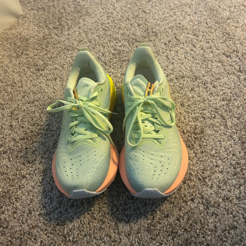 ASICS geo nimbus Paris edition